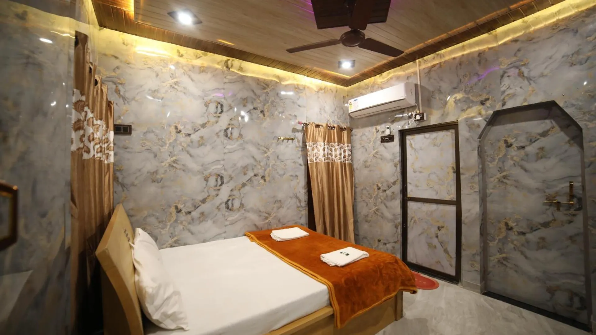 Δωμάτια σε οικογενειακή κατοικία Maa Vishalakshi Home Stay Βαρανάσι Ινδία